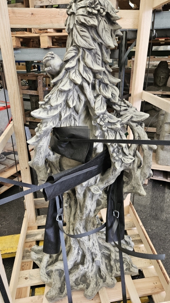 Steinfigur Erdgöttin Gaia